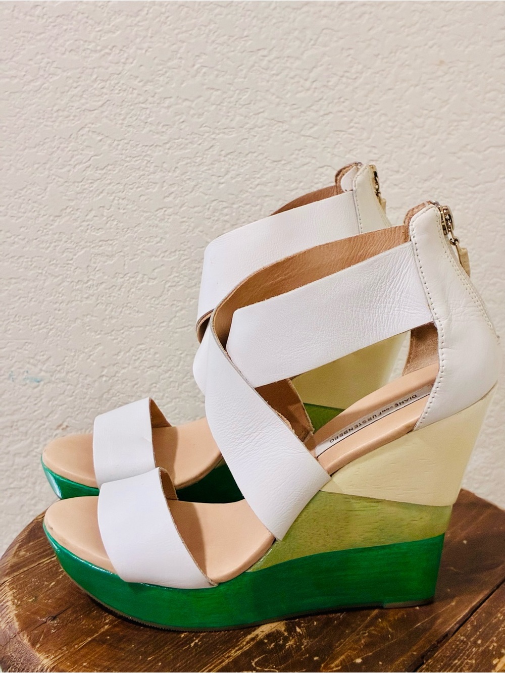 Diane von Furstenberg Wedge Sandals Opal 8.5M Platform White Green Ombre Leather